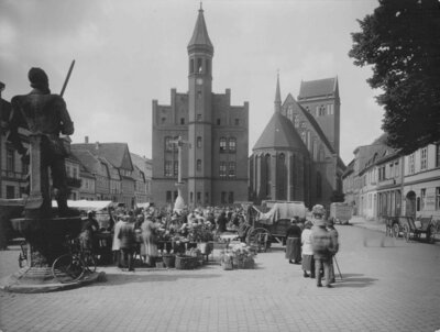 Foto von Max Zeisig um 1930 | Ein Markttag auf dem Großen Markt in Perleberg