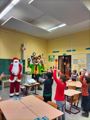 Traditioneller Nikolausbesuch in der Wilhelmschule (Bild vergrößern)