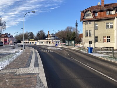 Unser Bild zeigt die umgestaltete Karl-Marx-Straße am Bahnhof Finkenkrug (Südseite).