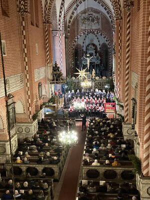 Die Augsburger Domsingknaben zu ihrem Weihnachtskonzert in der Klosterkirche (Bild vergrößern)