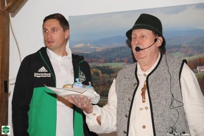 Christbaumversteigerung des SV Oberpolling (Bild vergrößern)