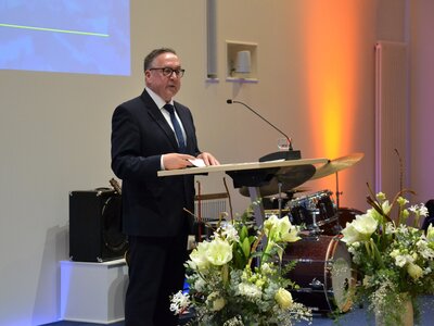 Bürgermeister Helmut Wenzel hält seine Rede zum Neujahrsempfang