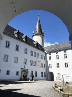 Purschenstein, Schlosshof (Bild vergrößern)