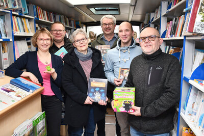 Vorschaubild zur Meldung: Bücherbusse des Landkreises wieder auf Tour