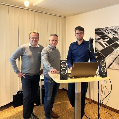v.l.: Holger Harmsen (IKK), Oliver Damm (IKK), Volker Bisping