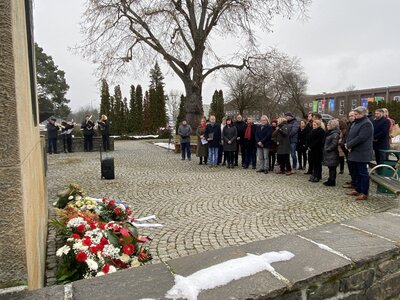 Am Freitag, 27. Januar, lud die Kreisverwaltung zum gemeinsamen Gedenken an die Opfer des Holocaust nach Schwarzheide. (Bild: Landkreis OSL/Sarah Werner) (Bild vergrößern)