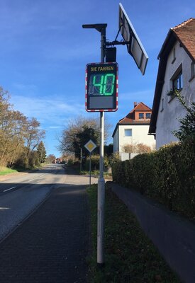 Geschwindigkeitsanzeigen in der Hauptstraße