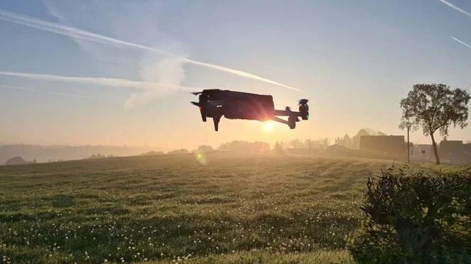 Drohne im Morgengrauen