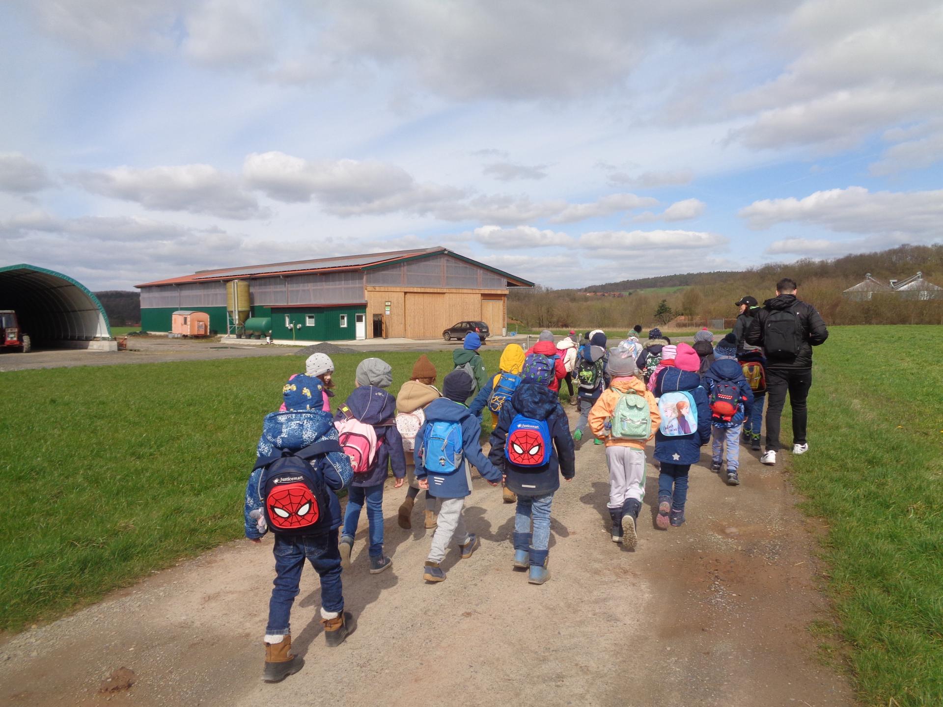 Kath. Kita Kinderarche Kunterbunt Bimbach- Ausflug zum Stockehof