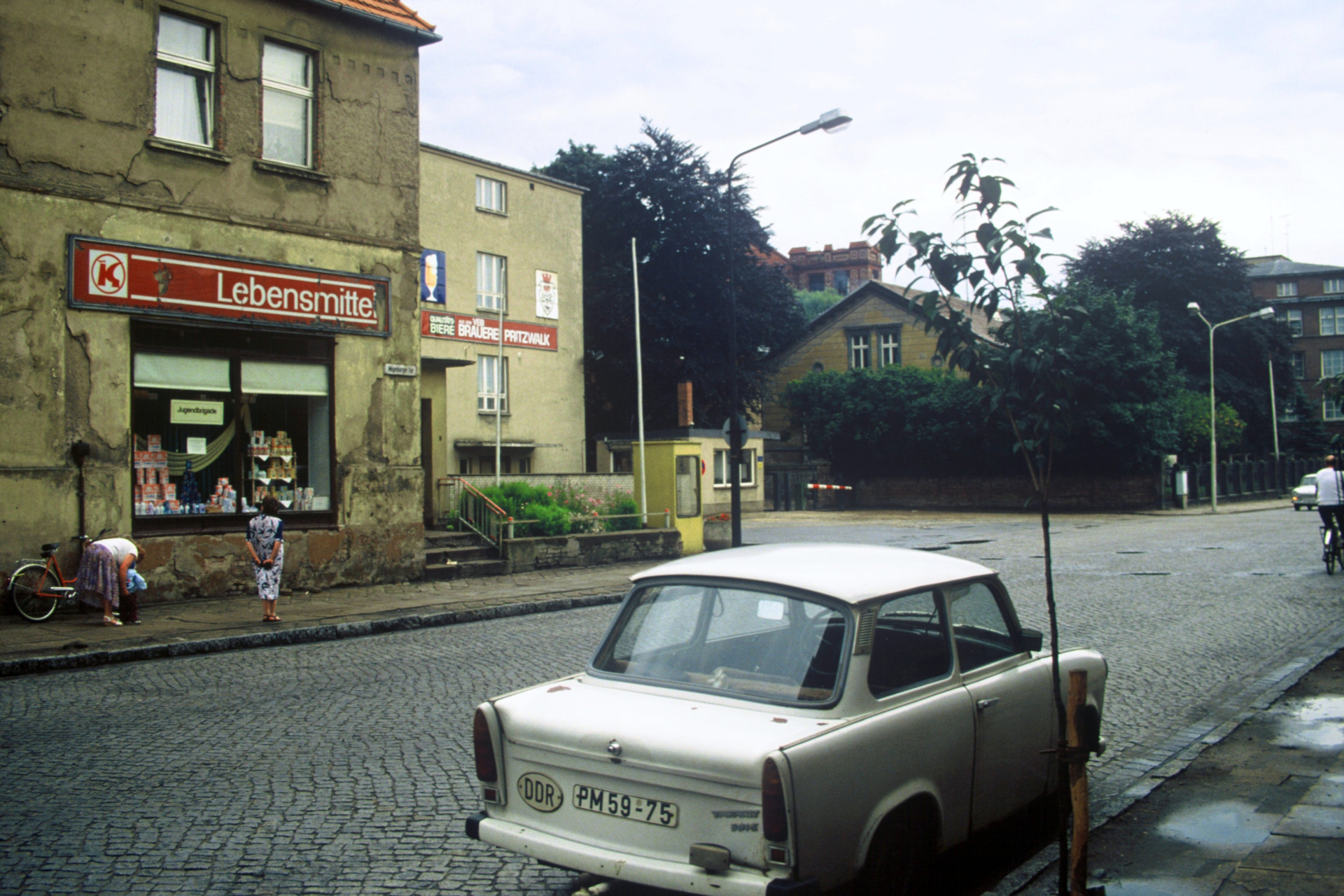 Die Ecke am Meyenburger Tor um 1990 - heute kaum wiederzuerkennen. Foto: Werner Ernst.