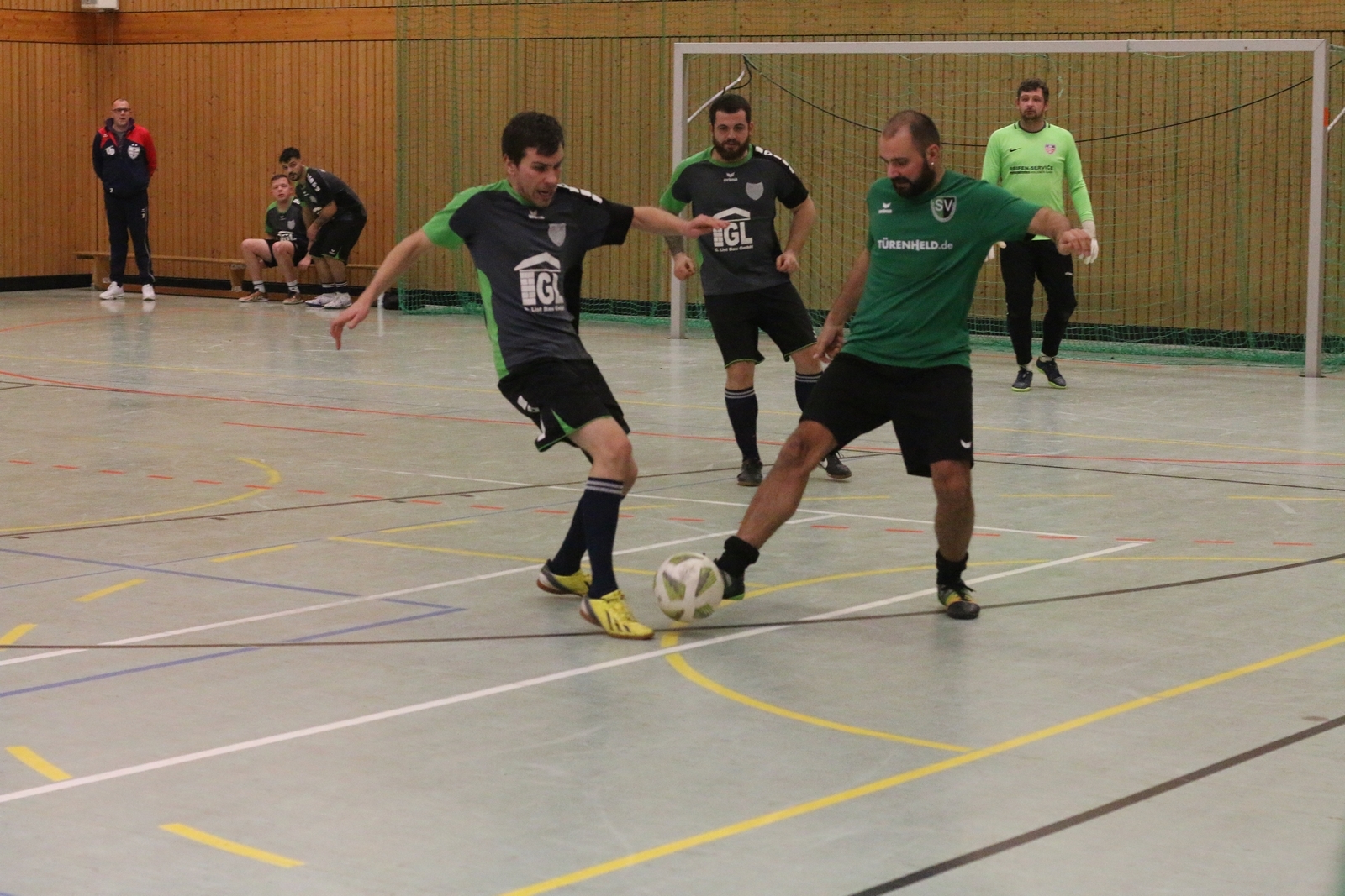 Kampf um den Ball - 2