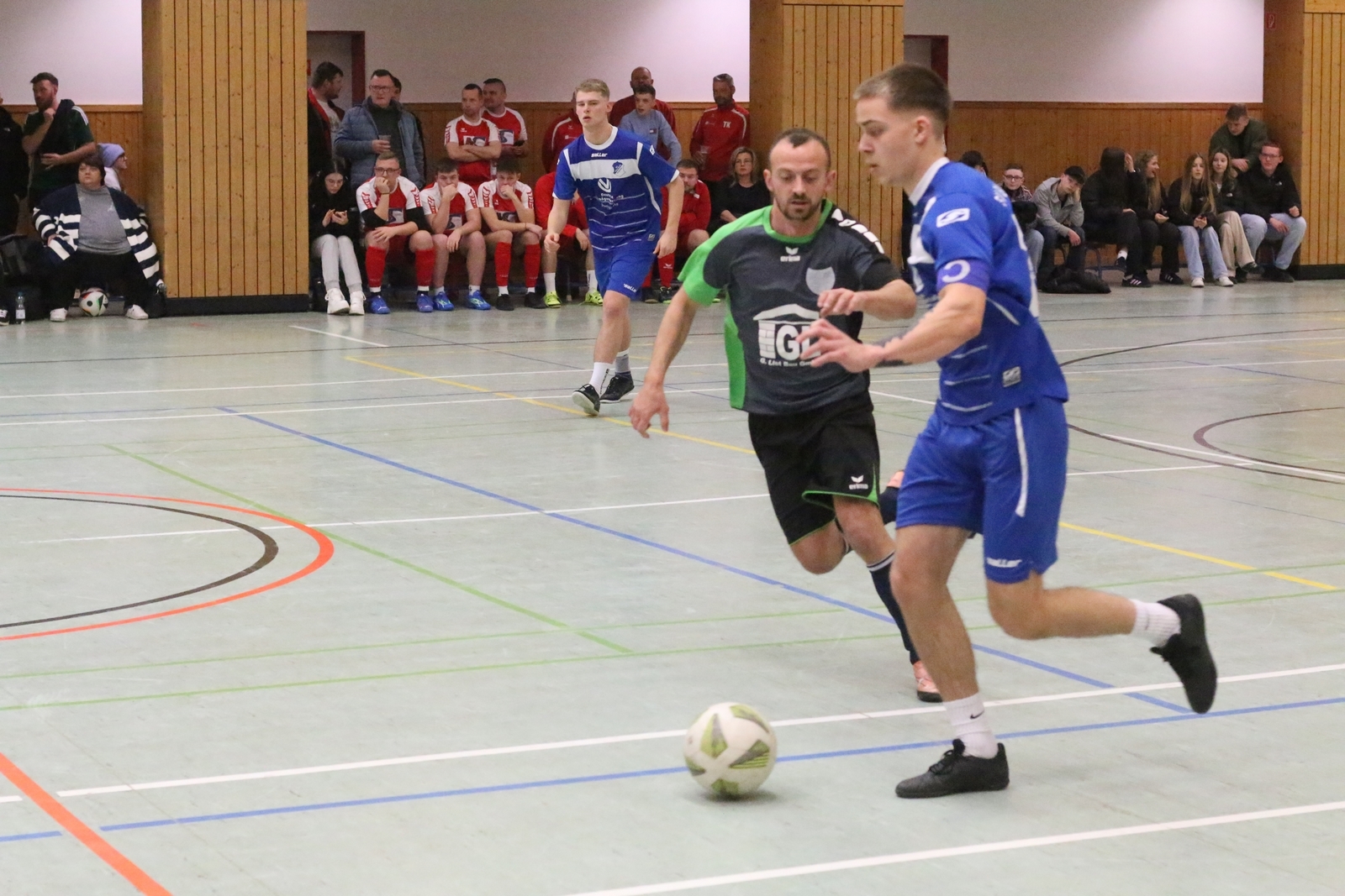 Kampf um den Ball - 3