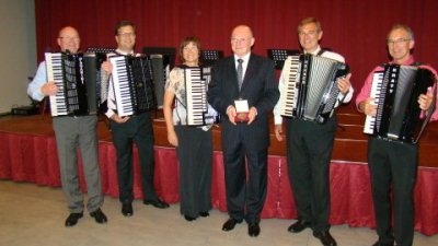 Hohe Ehrung für musikalischen Leiter des HVG Günther Stoll
