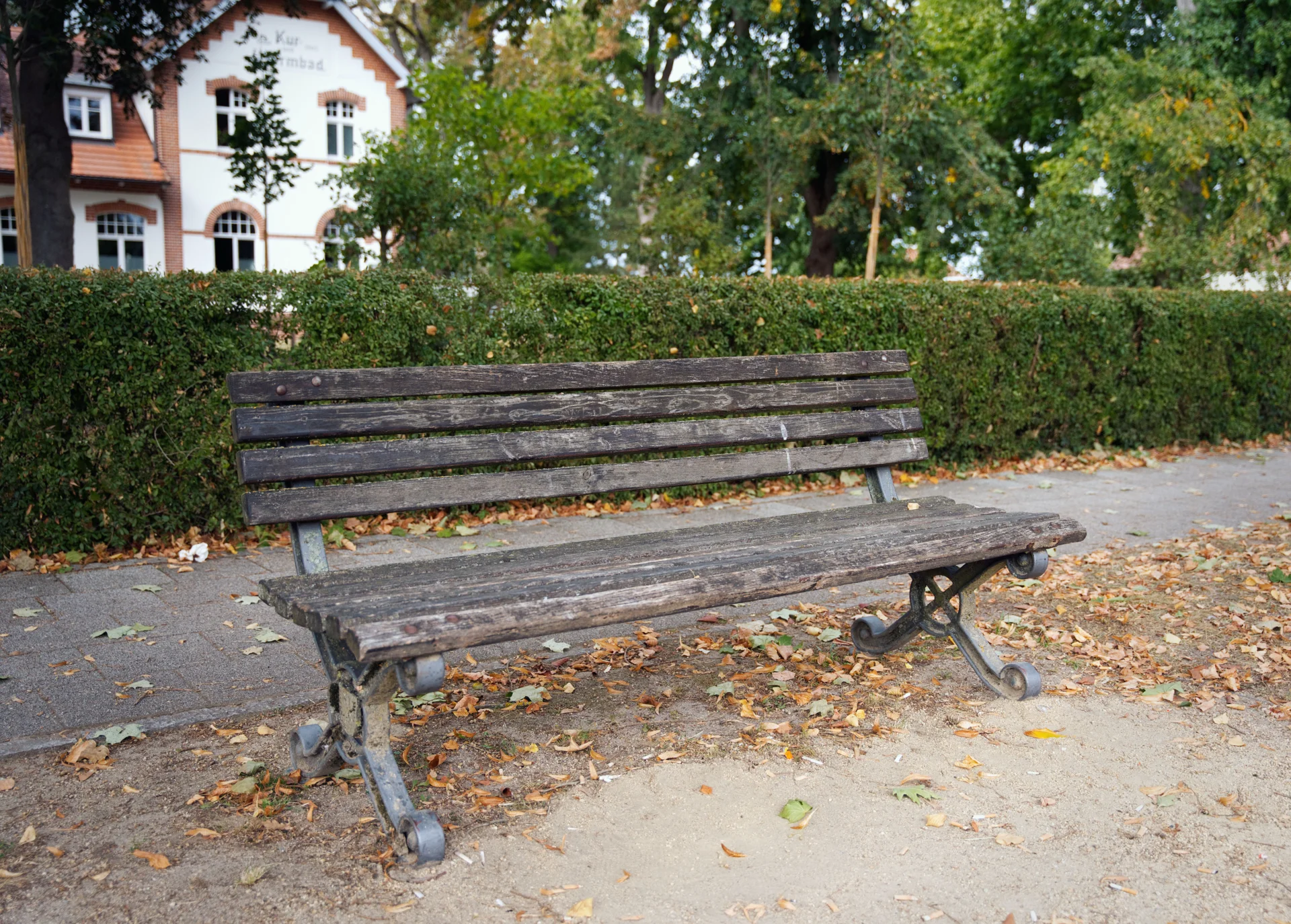 Die Bank vor der Erneuerung.