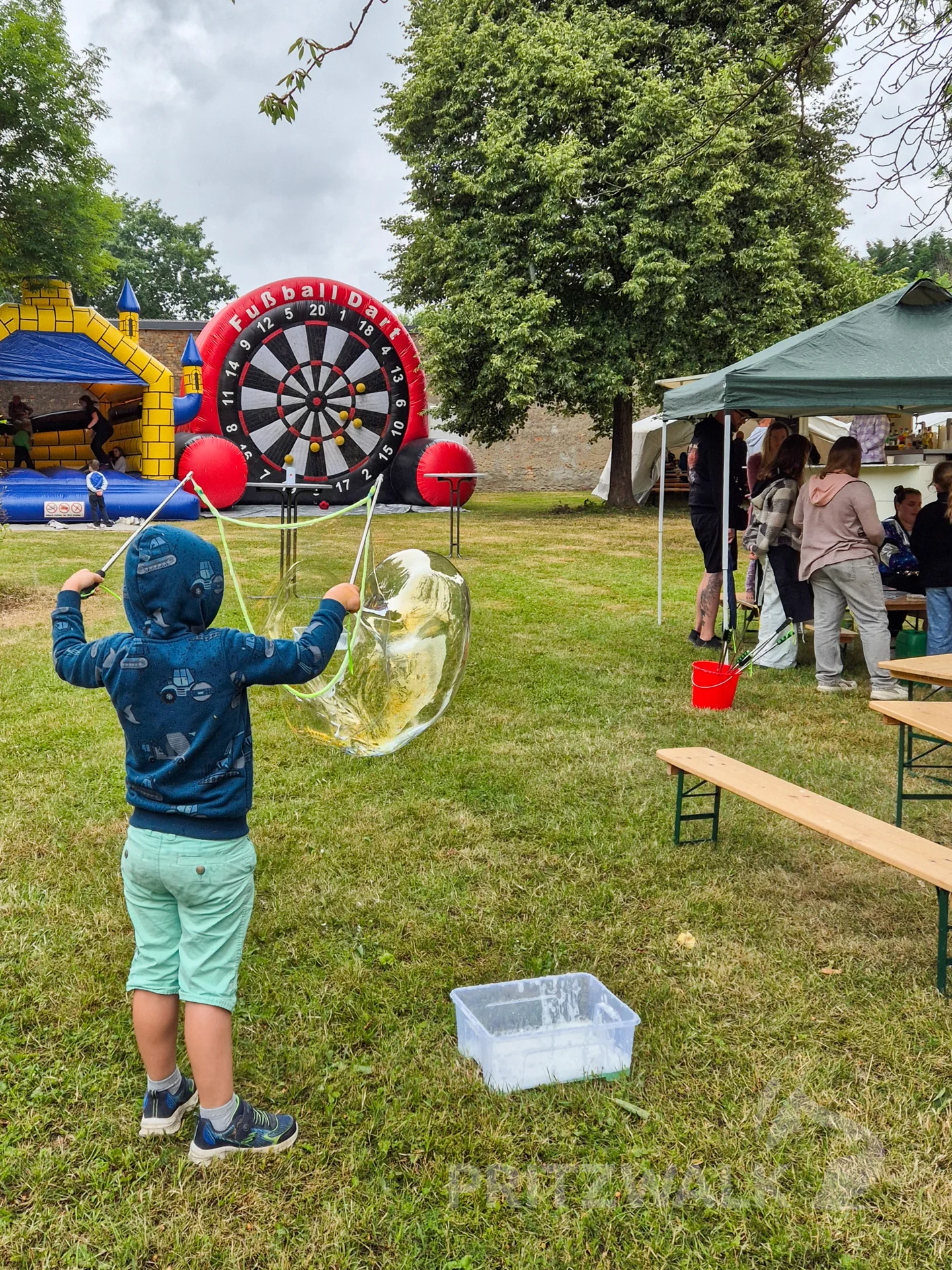 Seifenblasen und Kinderschminken waren beim Dorffest in Falkenhagen auch im Angebot. Foto: Stadt Pritzwalk