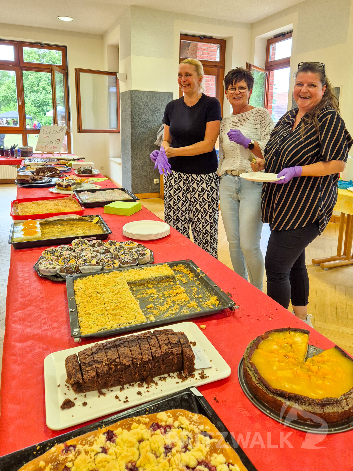 Die Frauen hatten für ein großes Kuchenbuffet gesorgt. Foto: Stadt Pritzwalk