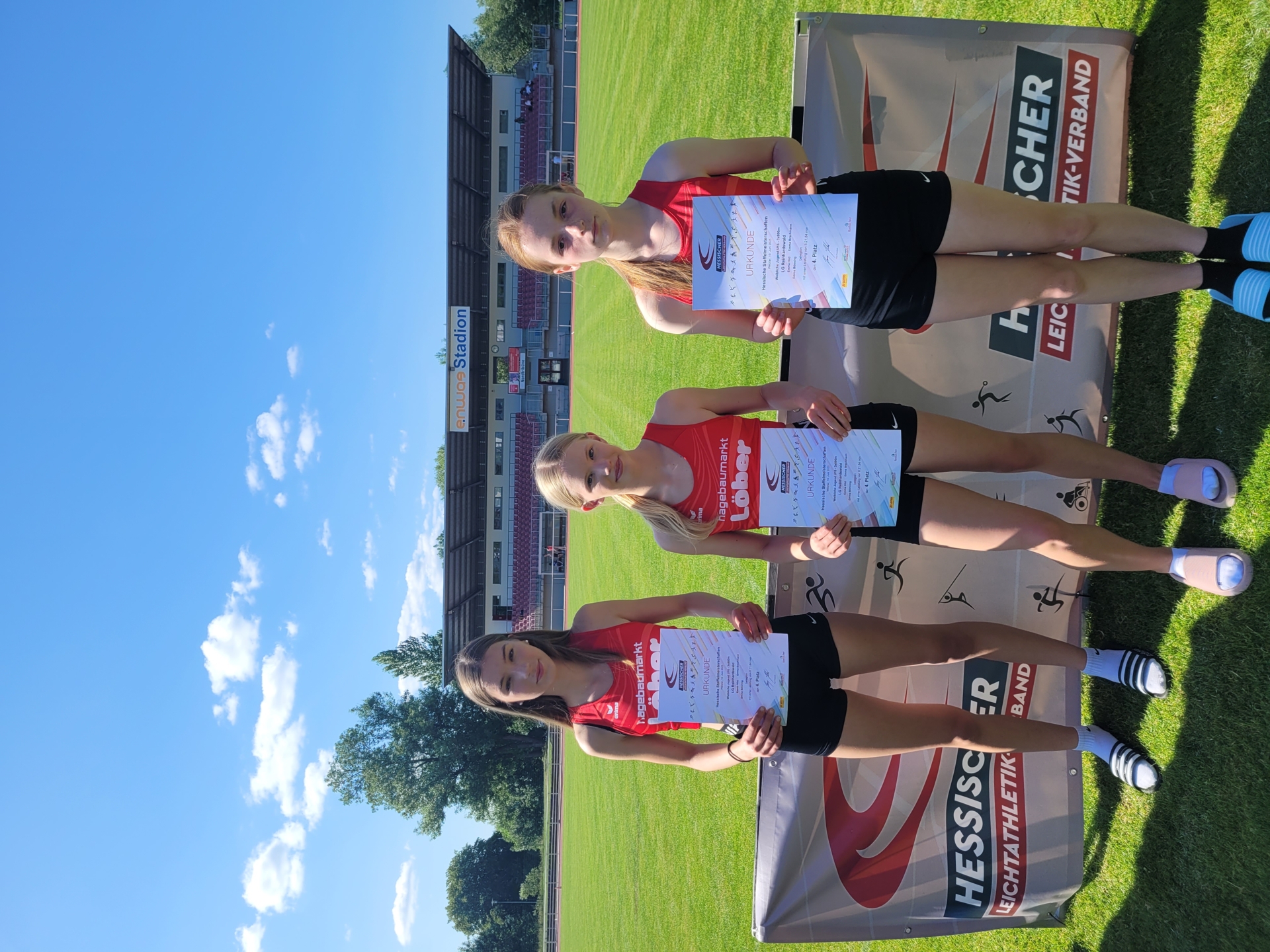 Den vierten Platz in der weiblichen Jugend U16 belegte die Staffel der LG Reinhardswald mit Emma Bönning (v.l.), Emma Brachmann und Emma Hild.