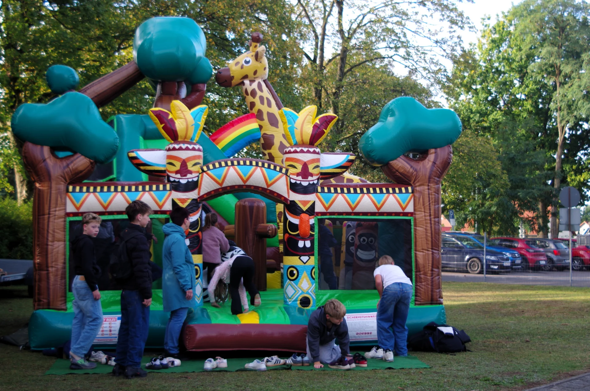 Hüpfburg Schulfest am Freitag