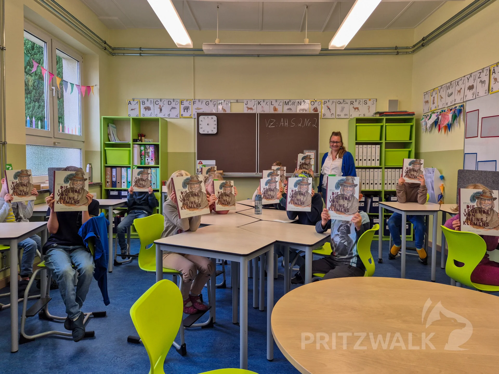 Schülerinnen und Schüler der Evangelischen Stephanus Grundschule bekamen die Heine-Klemens-Bücher. Foto: Stadt Pritzwalk