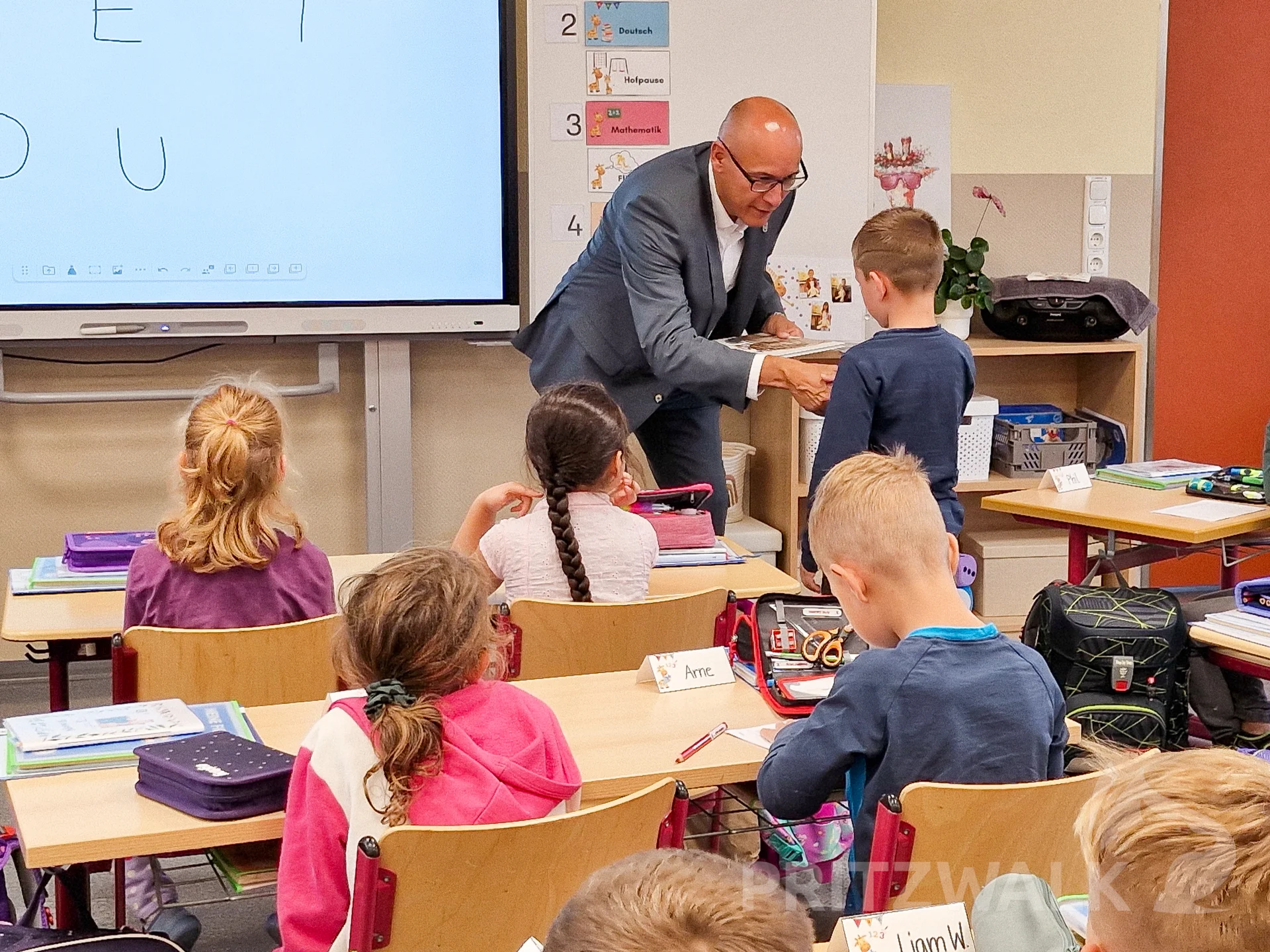 Auch die Klasse 1b bekam die Bücher vom Räuber. Foto: Stadt Pritzwalk