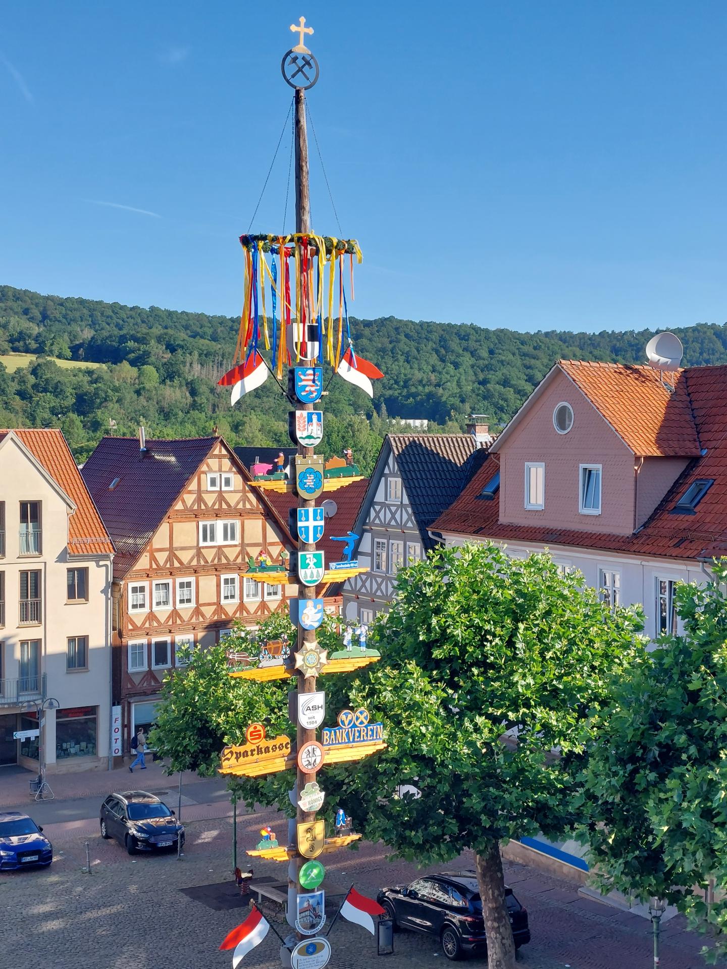 Maibaum auf dem Marktplatz