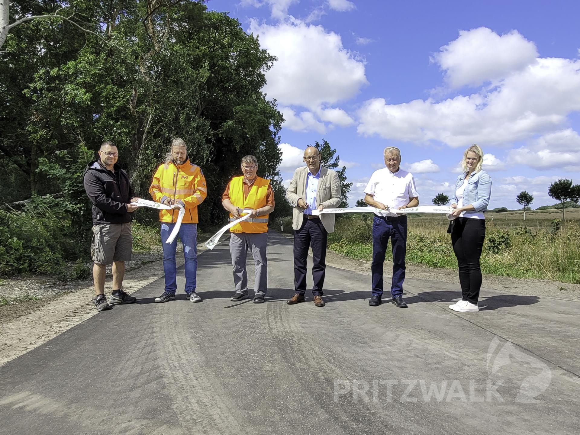 Zwischen der L 154 bei Beveringen und dem Wilmersdorfer Gemeindeteil Neu Krüssow sind 2,6 Kilometer Weg erneuert worden. Foto: Beate Vogel
