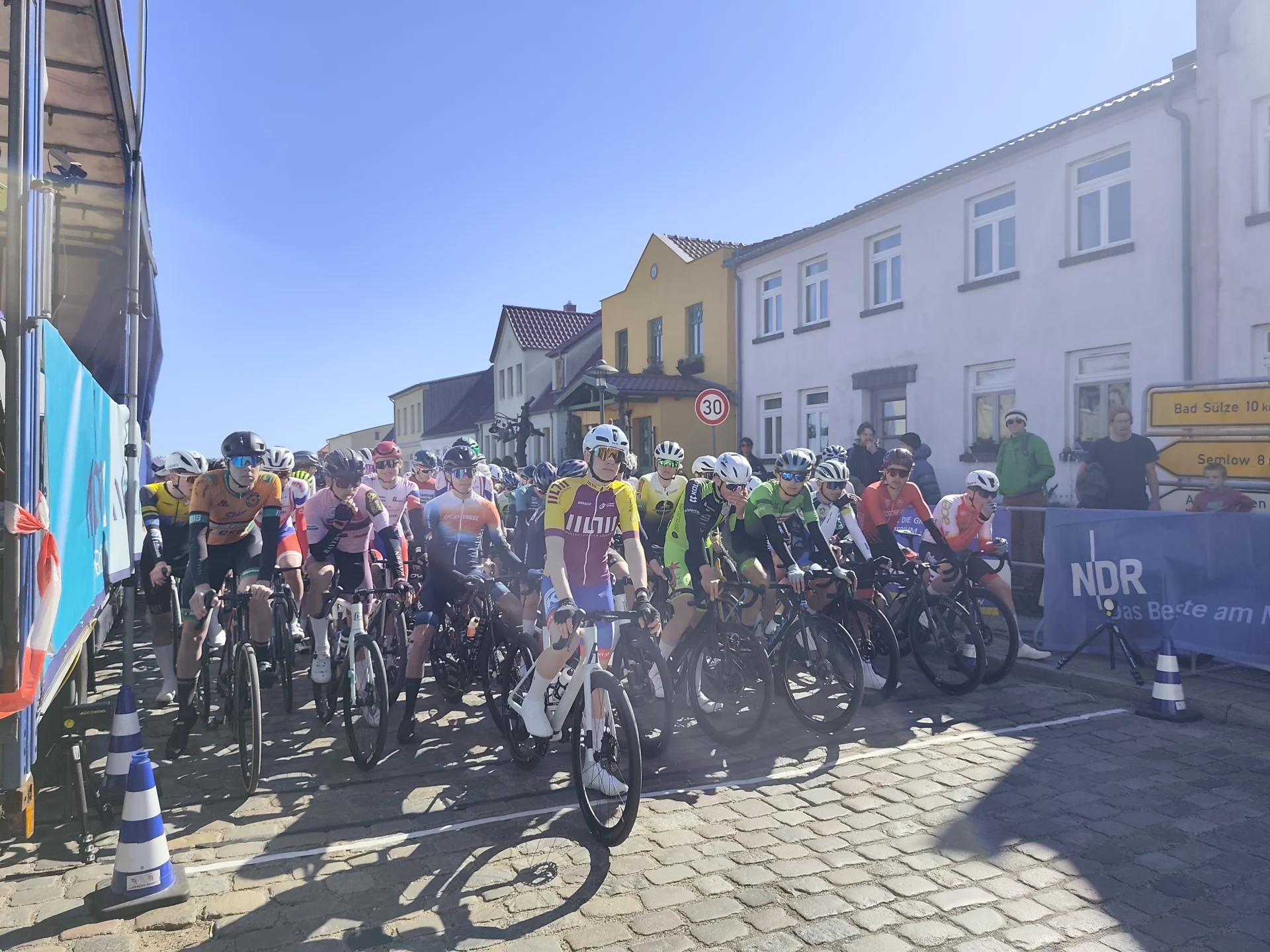 Vor dem Start des U17 Bundessichtungsrennens mit 130 Startern