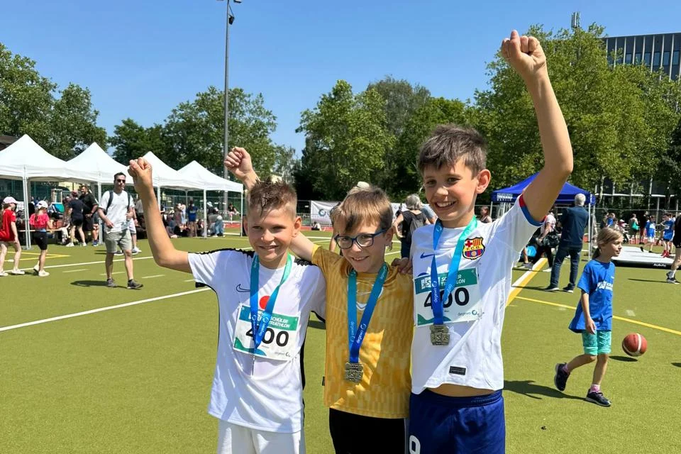 Max Zimmermann gewinnt mit dem „Dreamteam“ seiner Schule beim 16. degewo-Schülertriathlon in Berlin