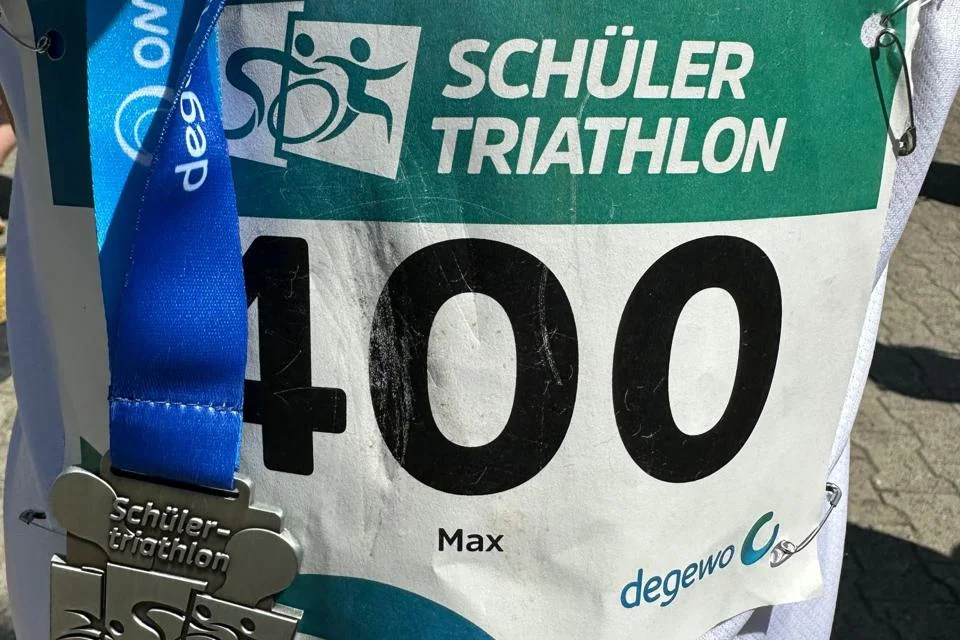 Max Zimmermann gewinnt mit dem „Dreamteam“ seiner Schule beim 16. degewo-Schülertriathlon in Berlin