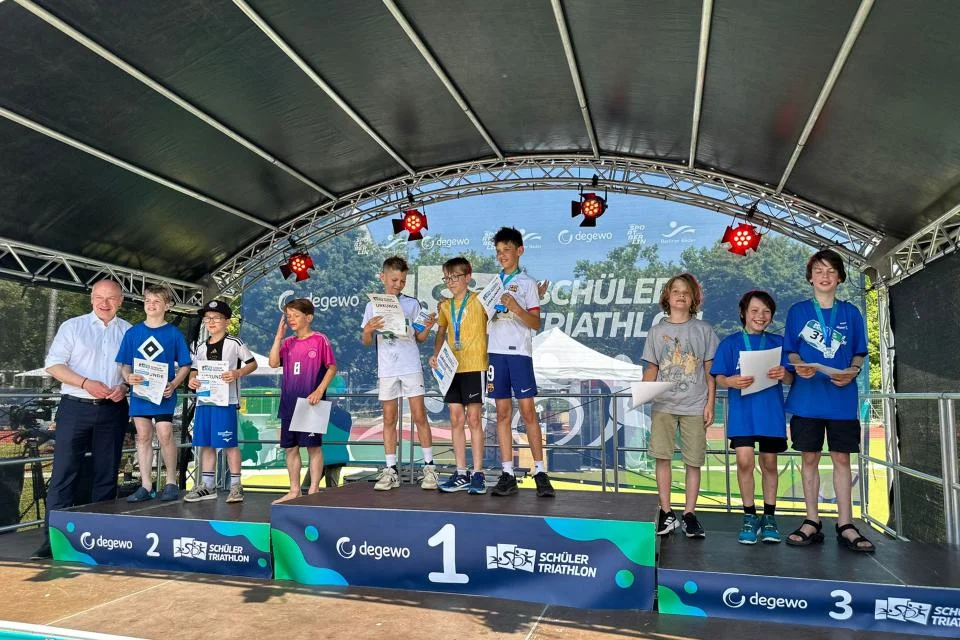 Max Zimmermann gewinnt mit dem „Dreamteam“ seiner Schule beim 16. degewo-Schülertriathlon in Berlin