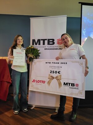 Fanfarenzug Potsdam freut sich über die MTB Ehrung als Team des Jahres 2022 (Bild vergrößern)