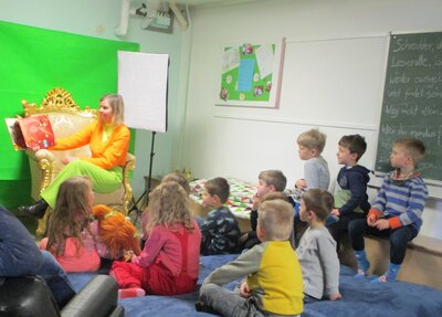 Foto zur Meldung: Kleine Bücherwürmer in Sülstorf - Kita Sonnenblume Sülstorf