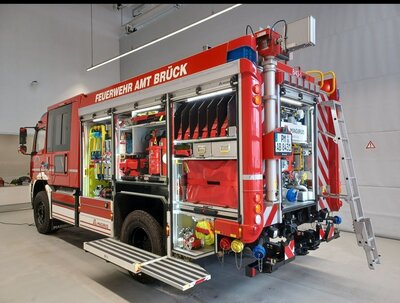 Foto zur Meldung: Feuerwehr-Fahrzeugübergabe und Inbetriebnahme in Golzow und Borkwalde