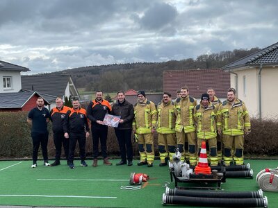 Gruppe der EA Burgberg trainiert für Landesfeuerwehrtag in der Steiermark (Bild vergrößern)