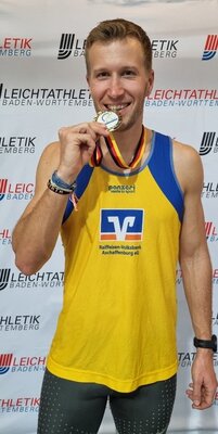 Sebastian Spinnler mit der Goldmedaille