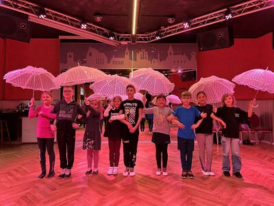 Die Nachwuchstänzerinnen und Tänzer der Tanzschule Schier-Rösel proben für den Bürgerempfang am 7. März I Foto: Martin Ferch