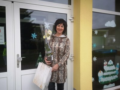 Seit 1989 unterrichtete Gabriela Hildebrandt an der Grundschule Jarmen. Zu ihrem Abschied erhielt sie zahlreiche Geschenke. (Foto: O. Wagenknecht)