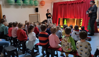 Marionettentheater „Kistenhausen“ zu Besuch in der Kita Farbenspiel