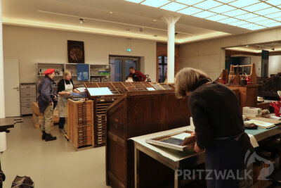 In der Museumsdruckerei in Pritzwalk können sich Besucher gern ausprobieren. Foto: Lars Schladitz