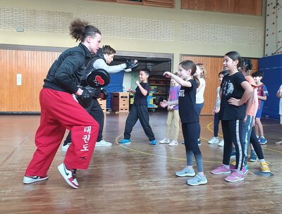 Kampfkunstschule Herz zu Gast an der Wendelinus Grundschule