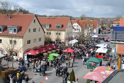 Lüdertalmarkt am 02. April 2023 in Großenlüder - Der beliebte Frühlingsmarkt rund um die Burgpassage