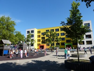 Schulhof der Elblandgrundschule (Bild vergrößern)