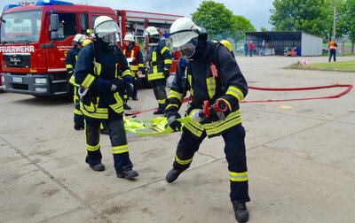 Egal ob Übung oder Einsatz: Feuerwehrleute vollführen immer den Spagat zwischen Feuerwehr, Beruf und Familie. Foto: Andreas Staindl (Bild vergrößern)