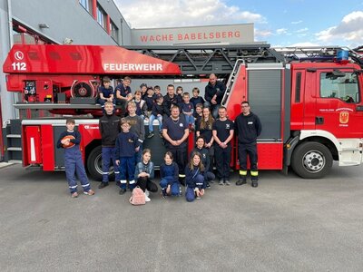 Feuerwehrnachwuchs in Babelsberg zu Gast (Bild vergrößern)