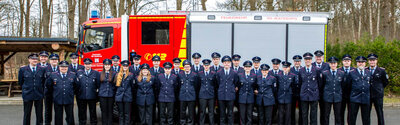 17 neue Feuerwehrleute für die Feuerwehren der Stadt Buchholz und der SG-Jesteburg Jesteburg / Buchholz. (Bild vergrößern)