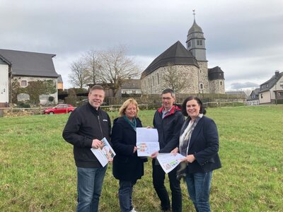 Patrick Buch (KAIR), Beigeordnete Steffi Grings, Ortsbürgermeister Winfried Erbes und Kerstin Rudat (KAIR)