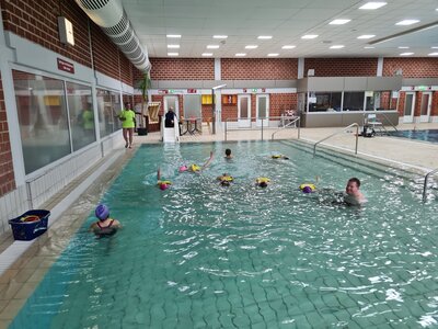 Kinder lernen in Immenhausen schwimmen