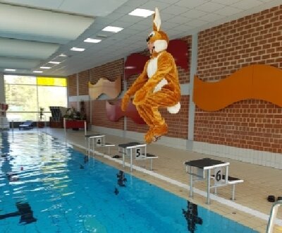 Der Osterhase kommt ins Schwimmbad! (Bild vergrößern)