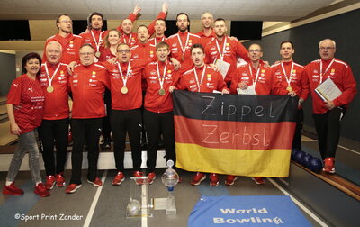 Zerbster Delegatuion nach dem Champions League-Triumph. Foto: Sport Print Zander
