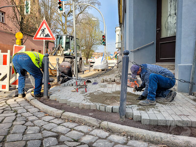 Bis zur Ecke Meyenburger Straße wurde der Gehweg in der Grünstraße erneuert. Foto: Beate Vogel